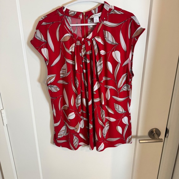 Liz Claiborne Tops - Liz Claiborne Red Floral Leaf Print Blouse Top Womens XL Cap Sleeve Pleated Neck